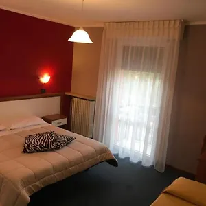 Cortina 2*, Garda (Verona) Italia