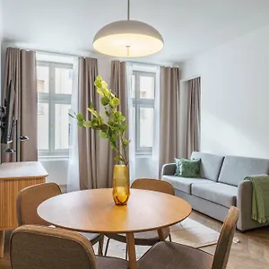 Limehome Halkova Apartmanhotel